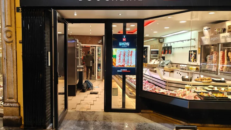 &Eacute;cran vitrine ultra lumineux boucherie Maison Leblanc &agrave; Li&egrave;ge