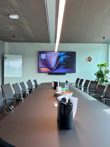 &Eacute;cran pour une salle de r&eacute;union connect&eacute;e