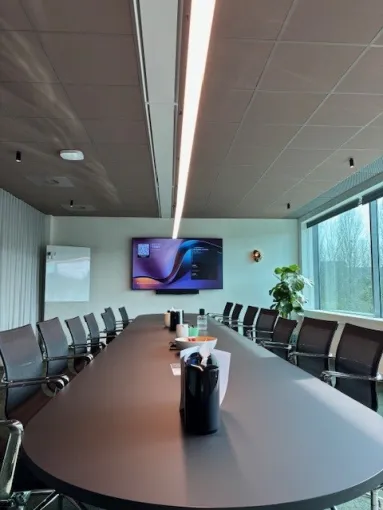 &Eacute;cran pour une salle de r&eacute;union connect&eacute;e