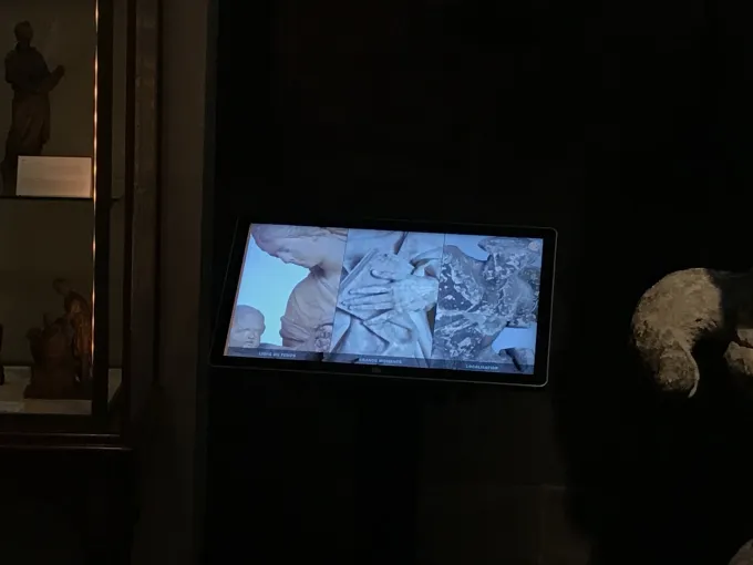 borne tactile mus&eacute;e