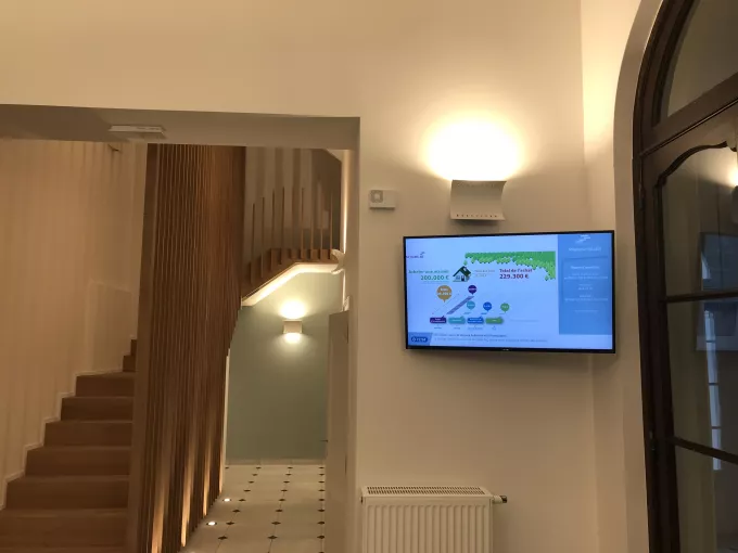 &Eacute;cran d'affichage dynamique salle d'attente notaire Biller