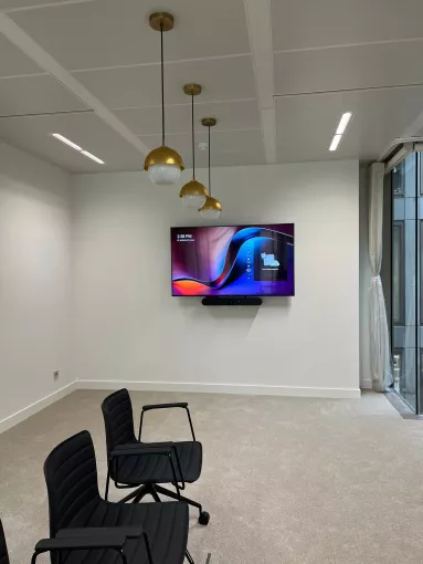 Am&eacute;nagement salle de r&eacute;union avec visioconf&eacute;rence Weerts