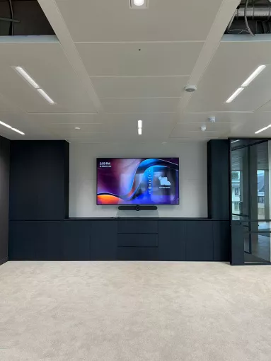 Am&eacute;nagement salle de r&eacute;union avec visioconf&eacute;rence Weerts