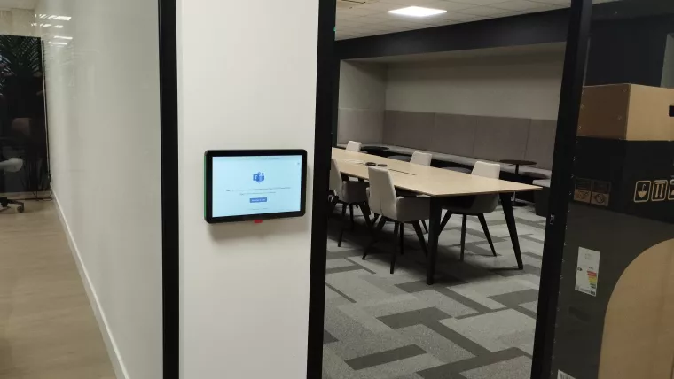 Am&eacute;nagement salle de r&eacute;union avec visioconf&eacute;rence Weerts