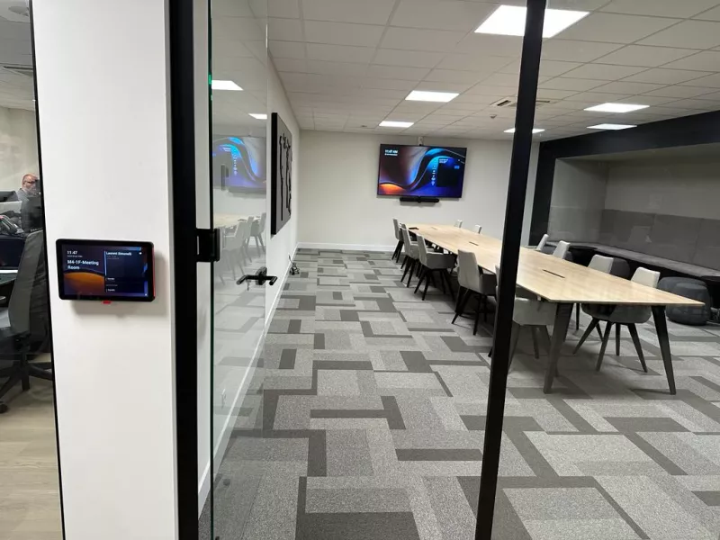 Am&eacute;nagement salle de r&eacute;union avec visioconf&eacute;rence Weerts