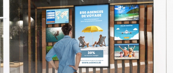 Les avantages des écrans d'affichage dynamique et des porte-affiches pour les agences de voyage