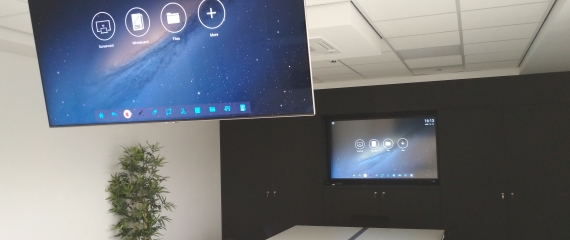 Aménagement de salles de réunion avec écrans interactifs