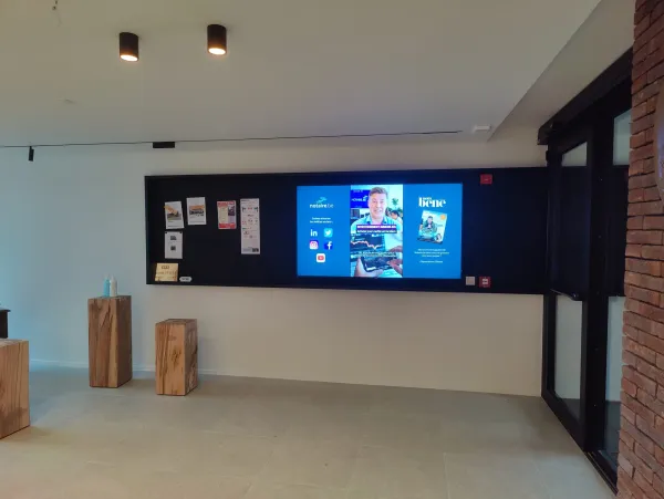 Ecran de communication pour salle d'attente en &eacute;tude notariale Snyers